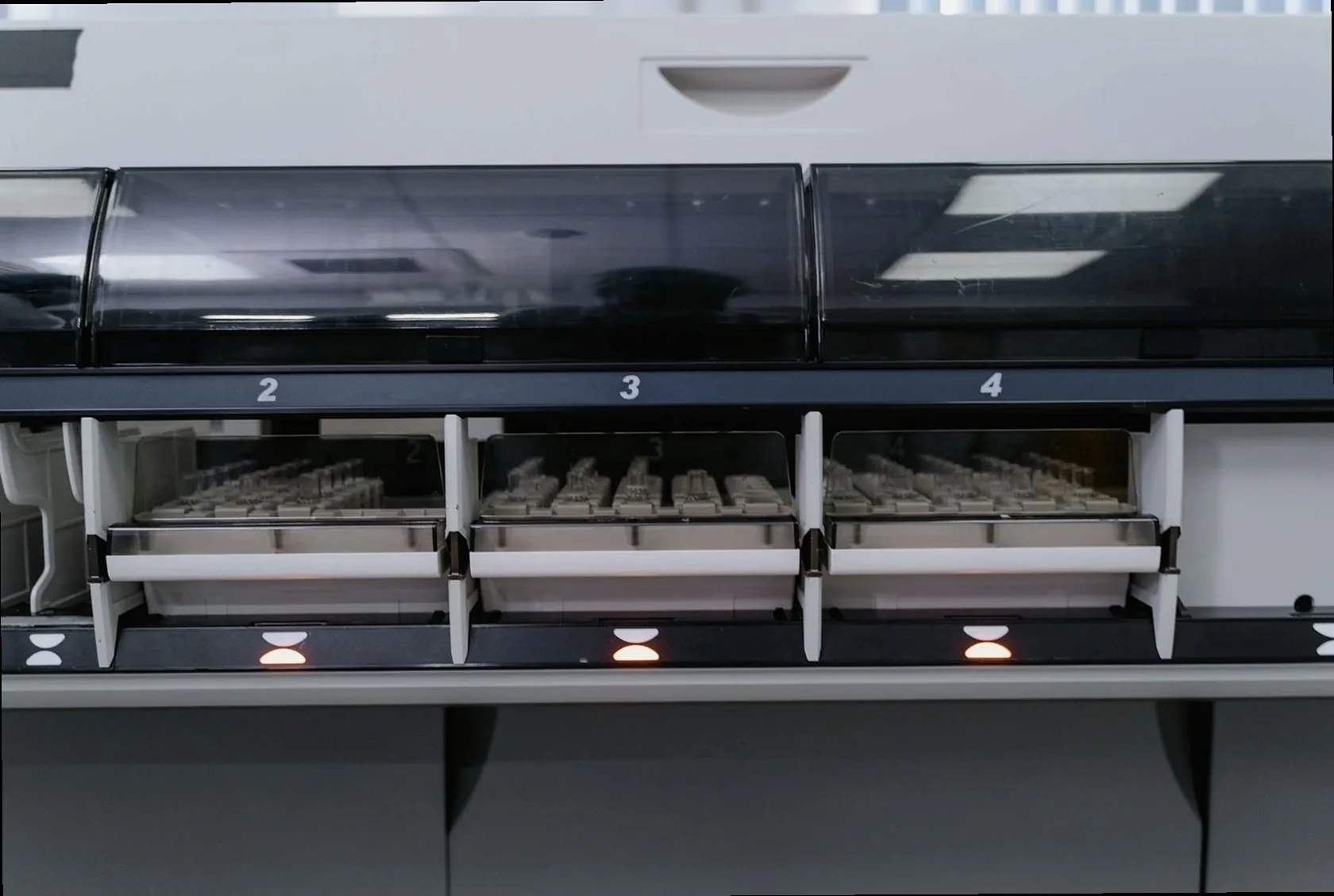 Bench-top analytical instrument in the laboratory